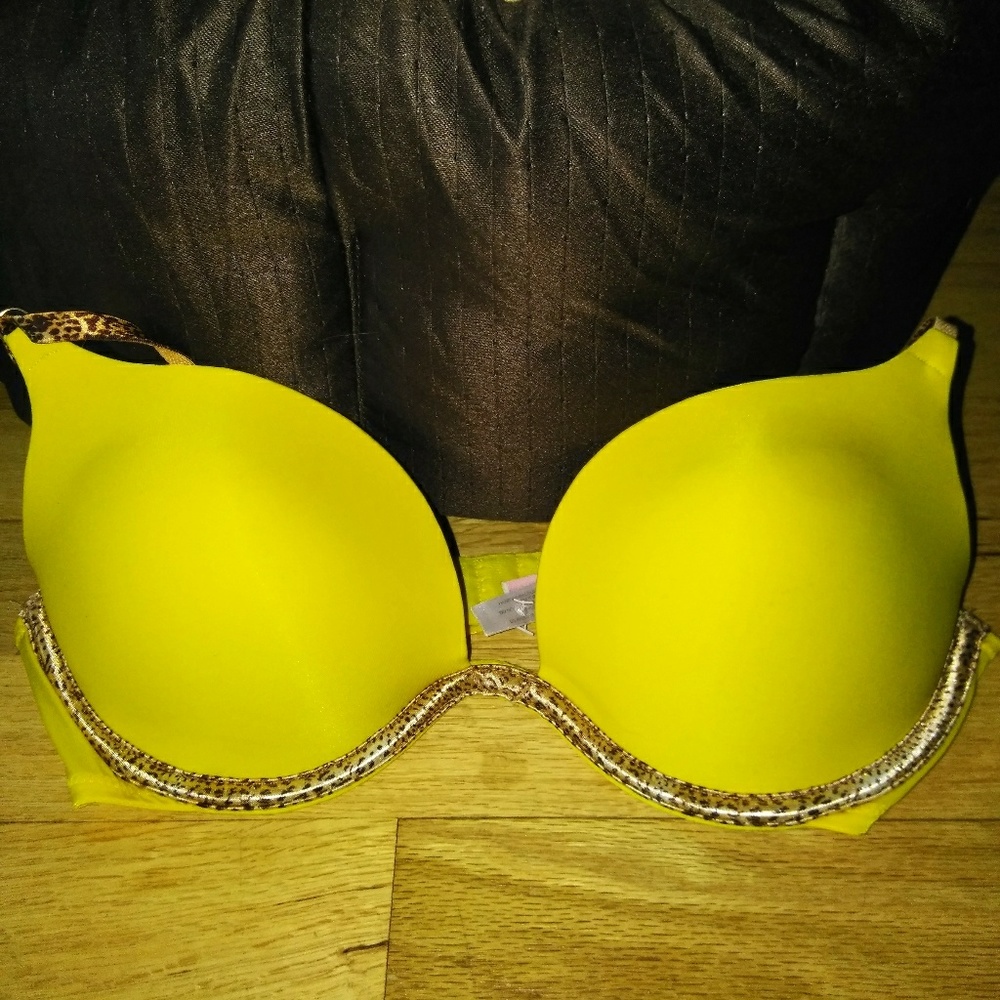 Victoria Secret very sexyyellow leopard bra